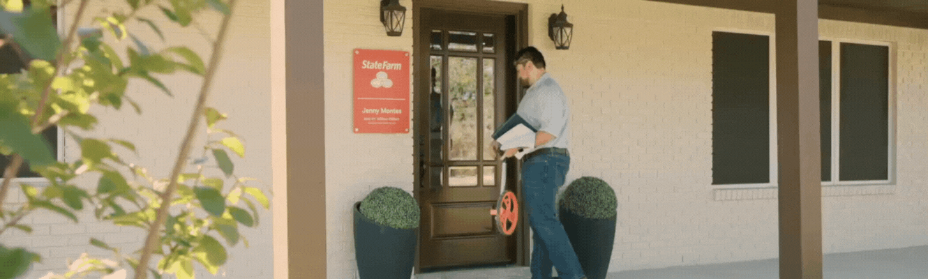 Banner gif of Statefarm employee entering building

