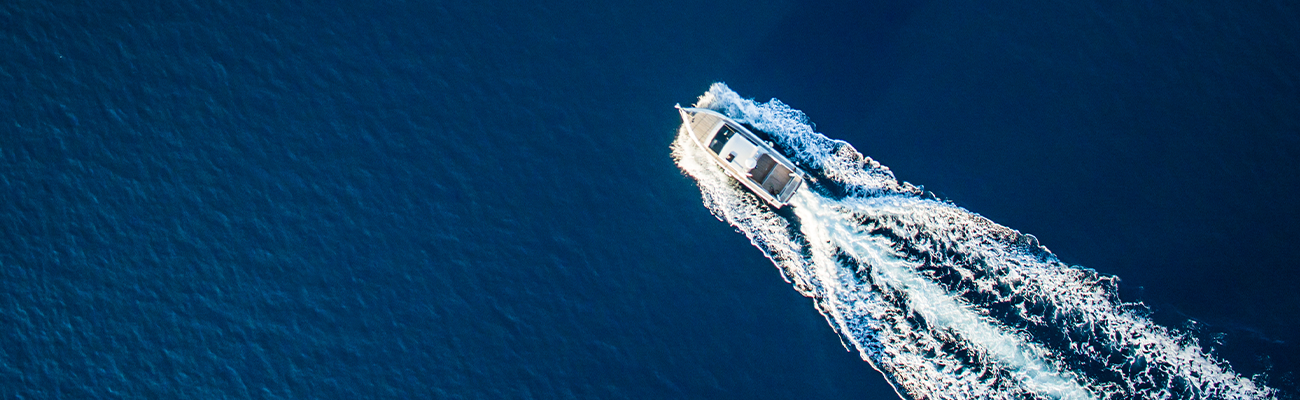 boat going fast in water