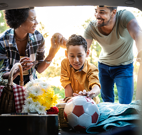 family unloading car